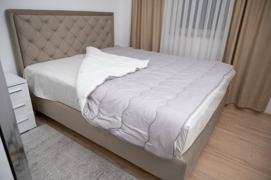 Bračni jorgan s krznom, siva boja