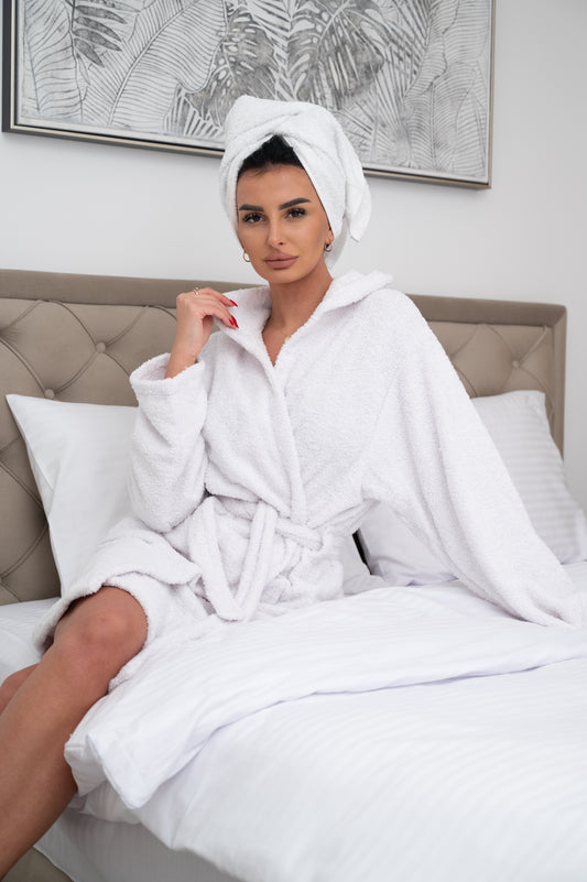 Ženski bademantil od frotira-BELA BOJA